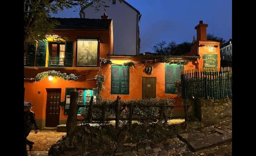 Montmartre for Art Lovers - Walking tour with Expert Guide - Dalida’s bronze in Le Buse de Dalida, and the joy of street-level details