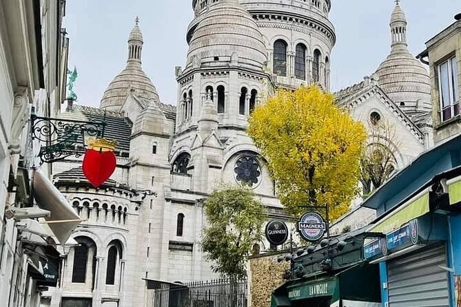 Montmartre guided walking tour with local guide in small group - Le Bateau-Lavoir: Picasso, Cubism, and why this corner mattered
