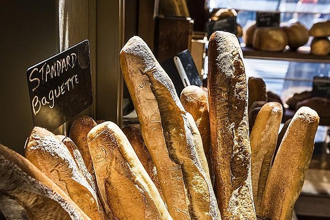 Montmartre Hidden Gems and Scenic Highlights Walking Tour - Old street textures, then Bateau-Lavoir and modern-art legends
