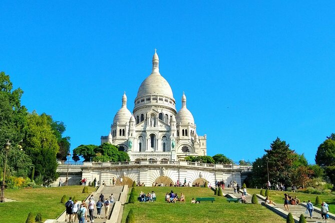 Montmartre Hill French Gourmet Food and Wine Tasting Walking Tour - Montmartre at snack speed: why this tour works