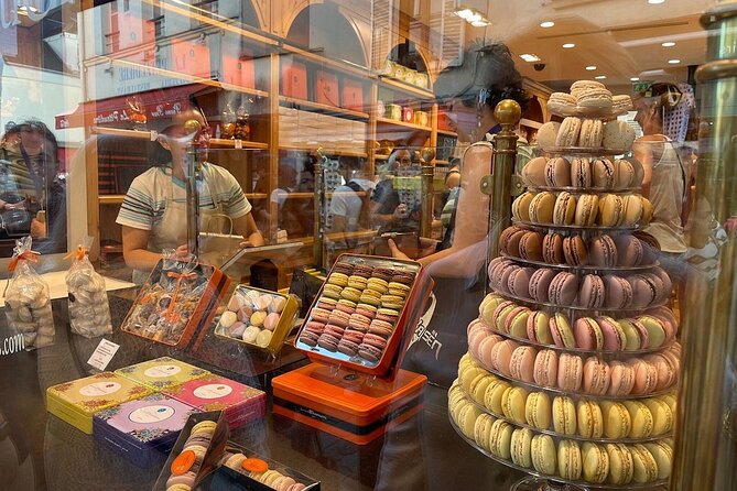 Montmartre Hill French Gourmet Food and Wine Tasting Walking Tour - The wine and cheese moment: what you should expect