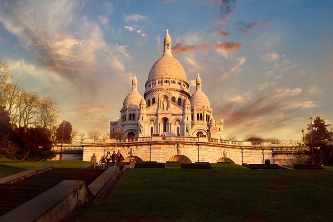 Montmartre & Sacré Coeur Private Historical 2-Hour Walking Tour in Paris - Stop 1, Moulin Rouge: A Quick Photo Moment That Sets the Tone