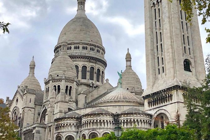 Montmartre Self-Guided Audio Tour: More Than Meets the Eye - Maison Rose and the celebrity-era nightlife vibe