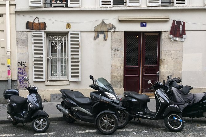 Montmartre Street Art Tour with an Artist - Small group size means you actually talk to the guide