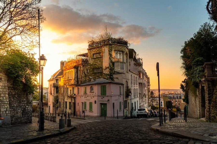Montmartre. The artist village+its unique charm. My hood. - Montmartre Through My Eyes, where the artist village still shows up in the streets