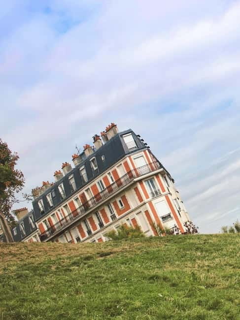 Montmartre. The artist village+its unique charm. My hood. - The 30-minute on-foot stretch: how the 18th arrondissement feels like a real neighborhood