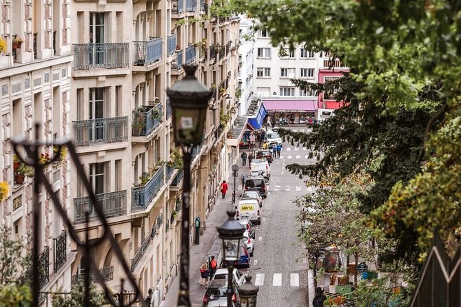 Montmartre Tour with a Local Guide: Private & 100% Personalized - Picasso, Espace Dali, and the art-scene streets