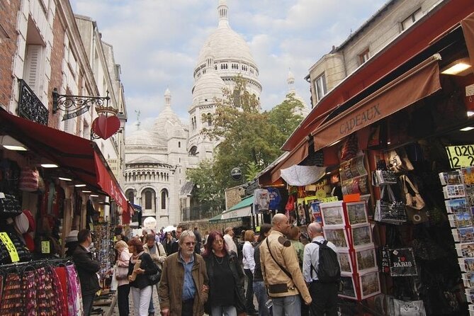 Montmartre Tour with a Local Guide: Private & 100% Personalized - Ivy houses, artists at easels, and the flâneur pause