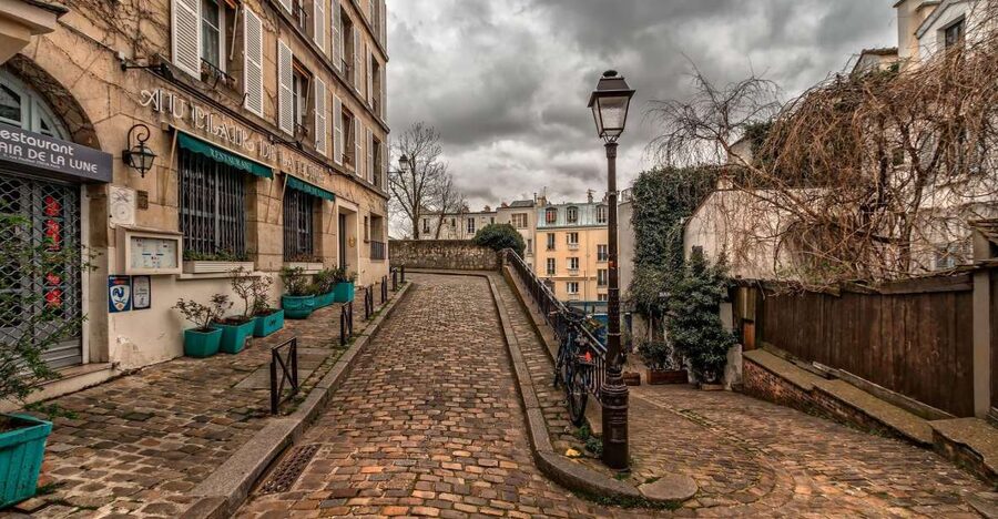 Montmartre Walking Tour in English - The story starts on the hill: mills, martyrs, and how the guide sets the tone