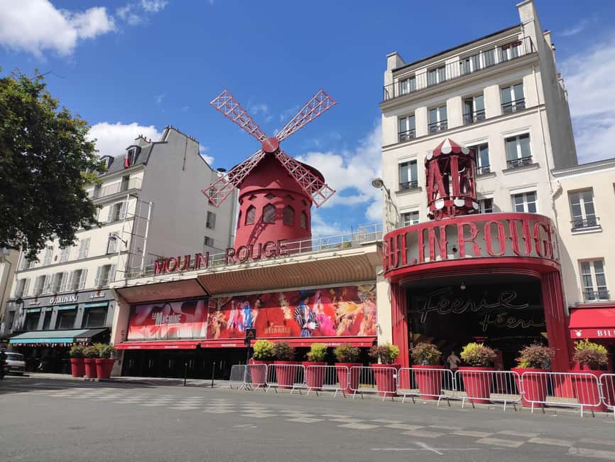 Montmartre Walking Tour with a Local Guide - Entering Montmartre for art-street perspective