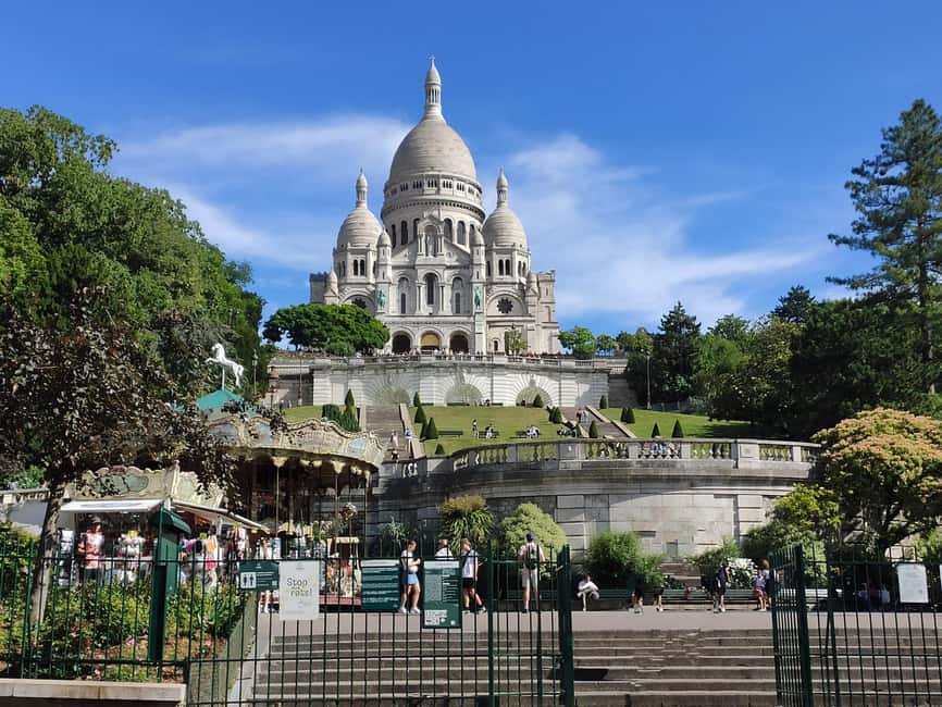 Montmartre Walking Tour with a Local Guide - Photo-stop rhythm, from Moulin Rouge to Wall of Love