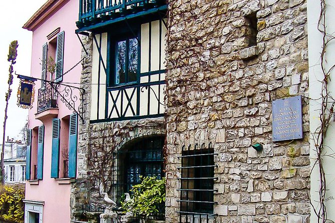 Montmartre Walking Tour with a Private Local Guide - Why Montmartre works best on foot with a local guide