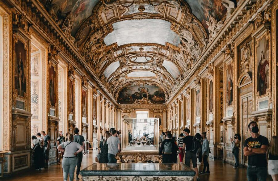 Night at the Louvre Museum: 6-people Max Guided Exploration - Pacing, stairs, and comfort tips for a smooth evening