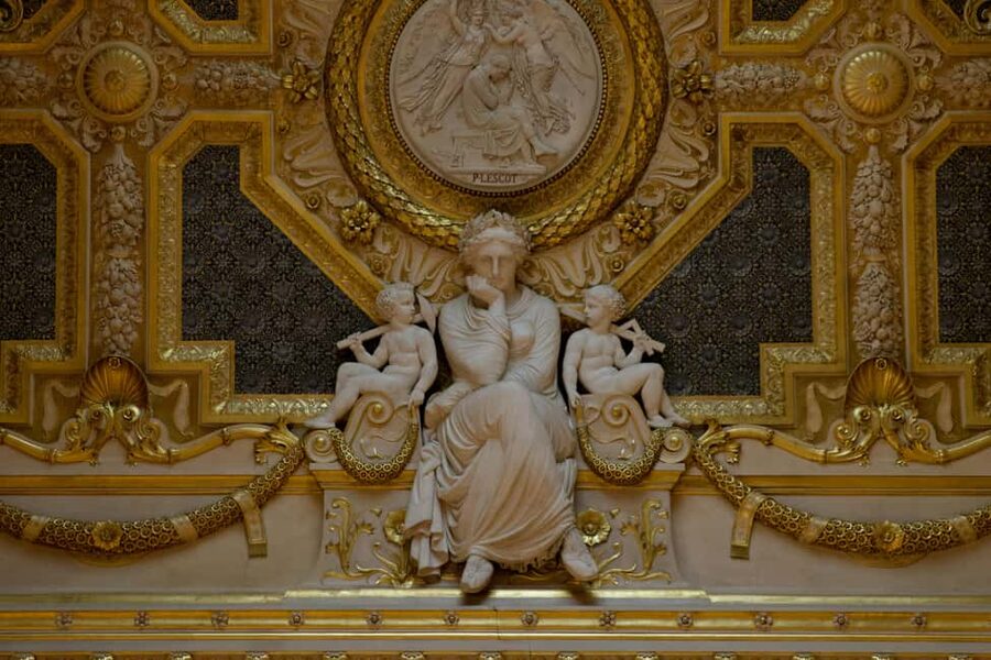 Night at the Louvre Museum: 6-people Max Guided Exploration - Who this tour is best for (and who should think twice)