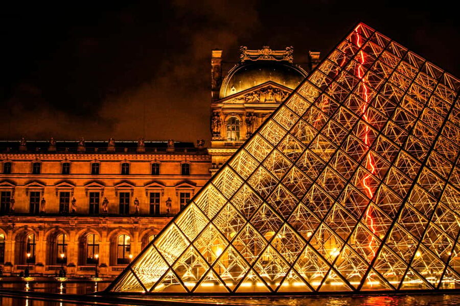 Night at the Louvre Museum: 6-people Max Guided Exploration - Skip-the-line entry through a separate route