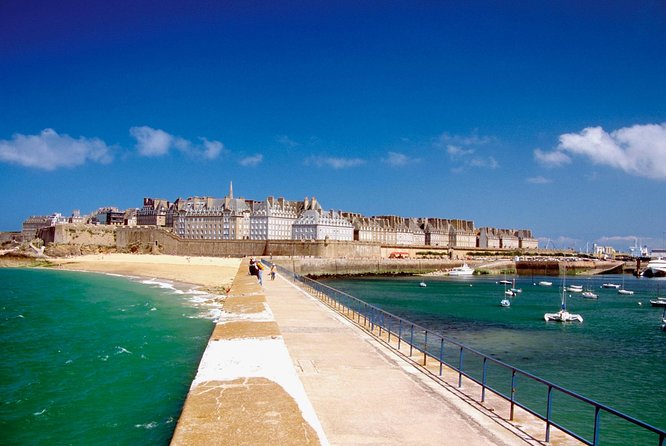 Normandy D-Day Landing Beaches with Private Guide From Paris - Lunch at St. Laurent-sur-Mer: the reset you will actually need