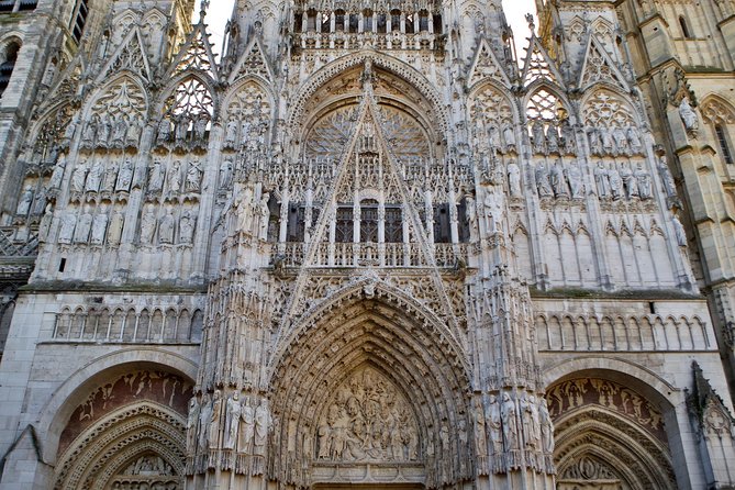 Normandy Rouen, Honfleur, Etretat Small group Day Trip from Paris - Étretat cliffs: the short guided walk that leads to big sea views