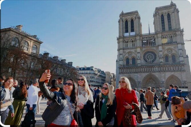 Notre Dame Area Guided Tour with Experienced Guide - Meeting at Île de la Cité: finding the guide fast