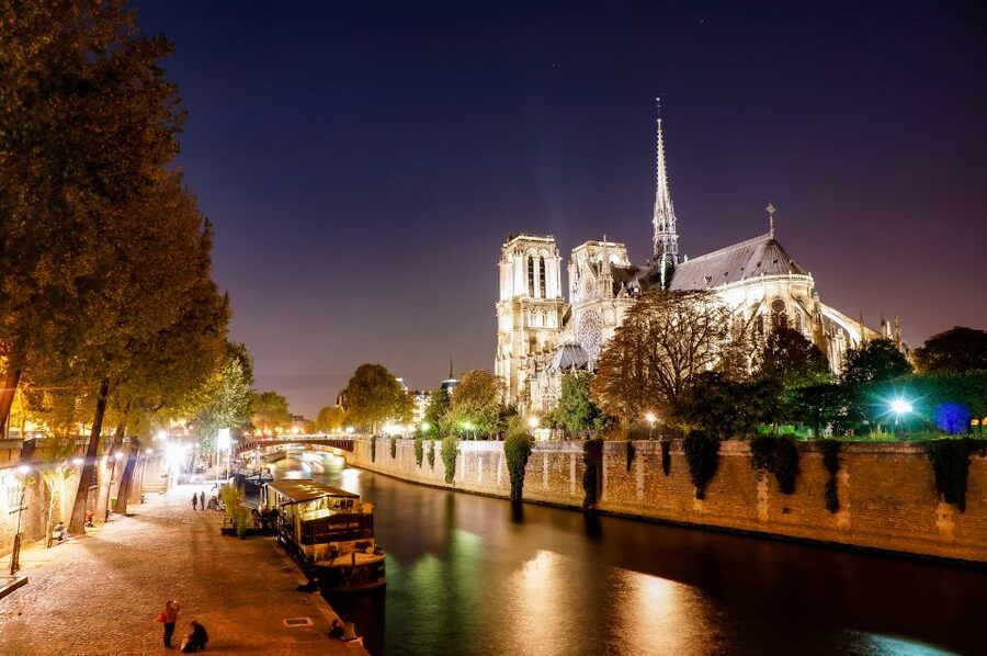Notre Dame cathedral exterior tour & entrance with host - Who this tour fits best, and who might want something else