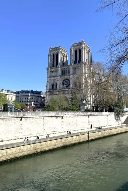 Notre-Dame Cathedral: Guided Tour with Timed Entrance - Timed Notre-Dame entry starts at the Charlemagne statue