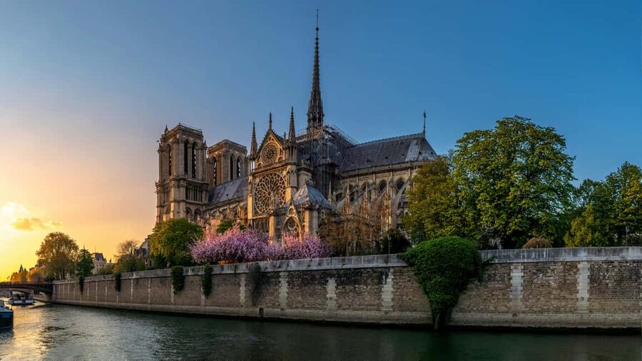 Notre-Dame Cathedral: Interior Guided Tour - The restored interior: what you will actually look for
