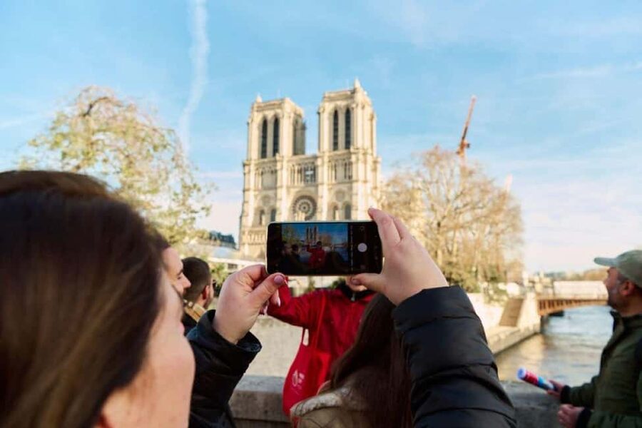 Notre Dame Cathedral :Reserved Access, Cruise & Outside Tour - Meeting at 21 Rue d’Arcole, then finding the right entrance