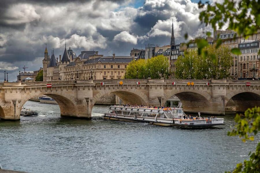 Notre-Dame Cathedral with reserved access and exterior Tour - Who this tour is best for