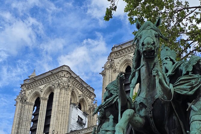Notre Dame de Paris Interior Guided Tour - Crowds are part of the deal, so use the guide