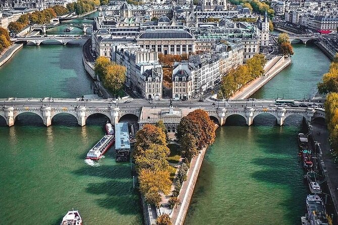 Notre Dame de Paris Interior Guided Tour - Booking tips, based on how this experience can go right