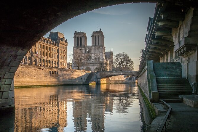 Notre Dame Guided Tour with Scheduled Group Access Option - Optional interior time after the exterior walk