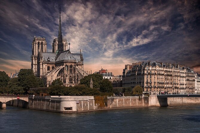 Notre Dame Guided Tour with Scheduled Group Access Option - Price and value: you pay for a guide, not the ticket