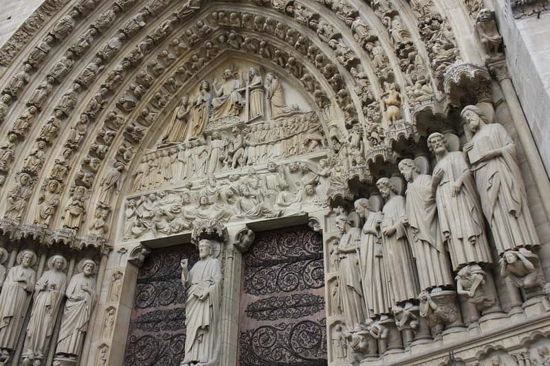 Notre-Dame & Ile de la Cité–Louvre with a local - Pont Saint-Louis Start, a calm island-to-cathedral opening
