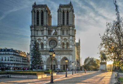Notre-Dame & Ile de la Cité–Louvre with a local
