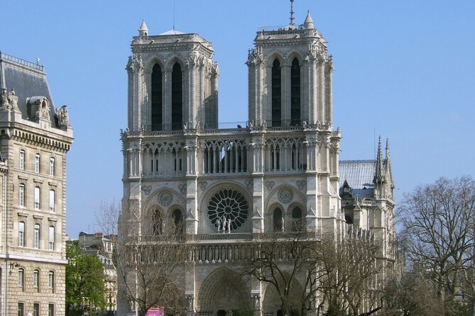 Notre Dame Paris Outdoor Tour with Crypt Entry - Meeting point and how the route shapes your day