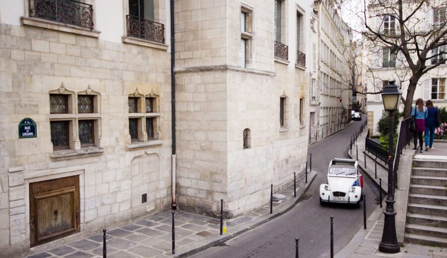 Off-the-Beaten Track in Paris: 2-Hour Vintage 2CV Tour - Why a vintage 2CV ride beats big-bus sightseeing