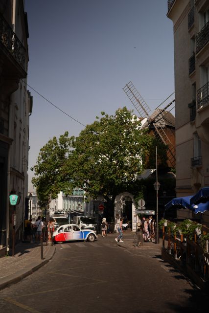 Off-the-Beaten Track in Paris: 2-Hour Vintage 2CV Tour - Place Dauphine and the art of finishing strong