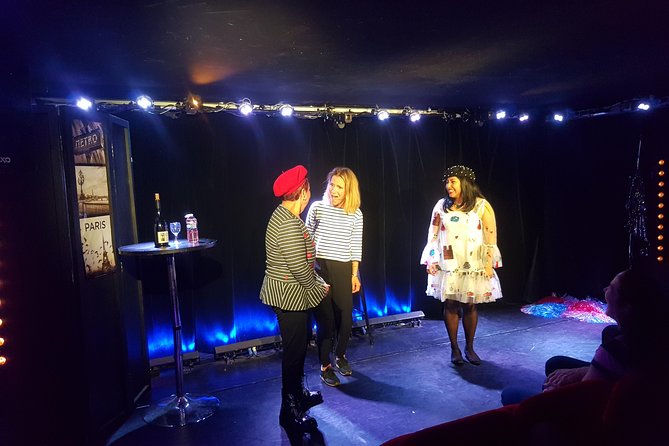 Oh My God She's Parisian! English Comedy Show in Paris - Comfort and Practical Realities in a Small Room