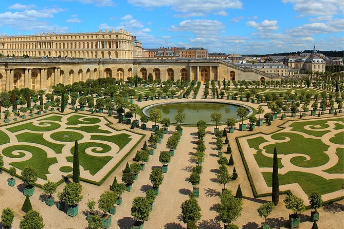 Palace of Versailles Entry ticket with Musical Gardens & Estate - Palace of Versailles: State Apartments and the Hall of Mirrors under real conditions