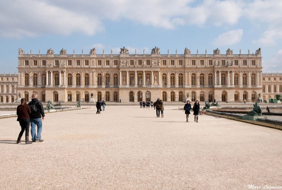 Palace of Versailles Guided Afternoon Tour from Paris - Priority entry and the first rooms: how to get your bearings fast