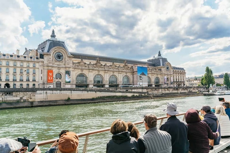 Paris: 1-Hour Seine Cruise departing from the Eiffel Tower - Île de la Cité and Notre-Dame: Your Best Chance for Iconic Riverfront Photos