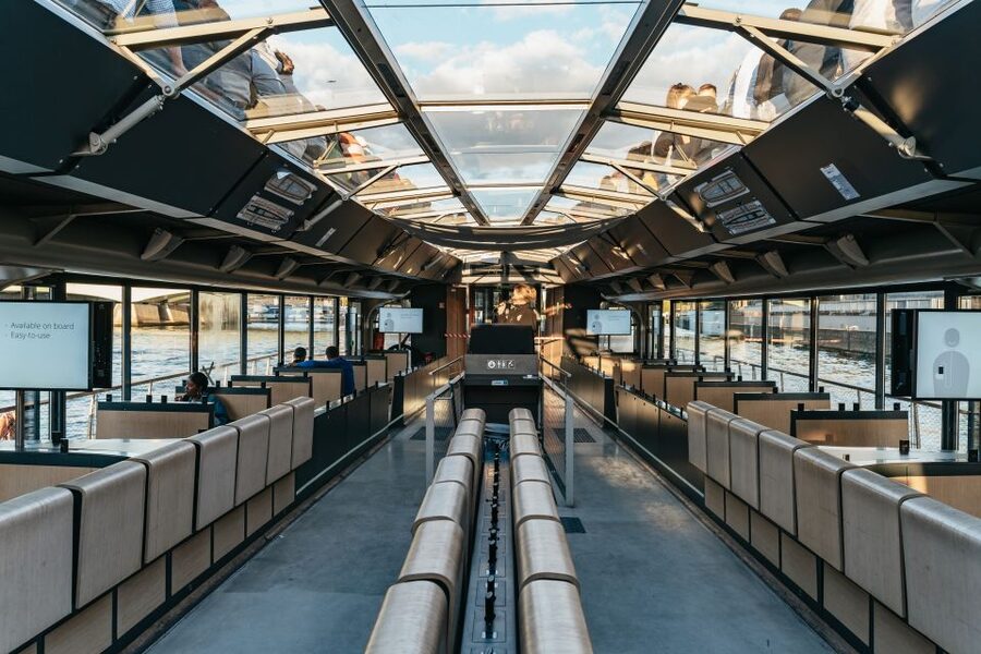 Paris: 1-Hour Sightseeing Cruise and 3-Course Bistro Dinner - Commentary in 11 languages via your smartphone