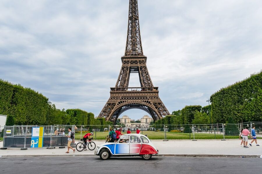 Paris: 1-Hour Vintage Citroen 2CV Tour - Pickup in central Paris, then right into the icons