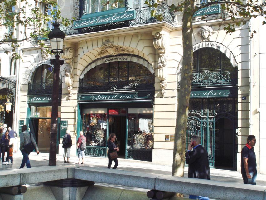 Paris 1h30-Hour Perfume Walking Tour - Small group energy, guides like Sandra and Amira, and asking real questions