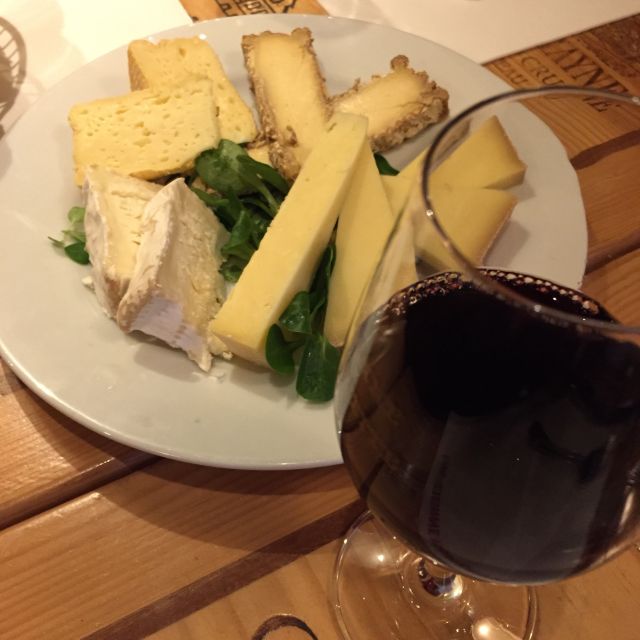 Paris: 2.5–Hour Montmartre Wine and Bistro Tour - Key points to know before you go