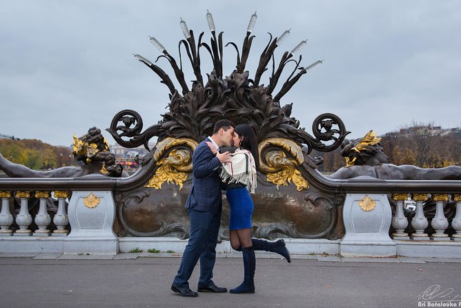 Paris 2-Hour Eiffel Tower Walking Tour with Professional Photo Shoot - Price and Value: What $270.32 Covers for Up to 5 People