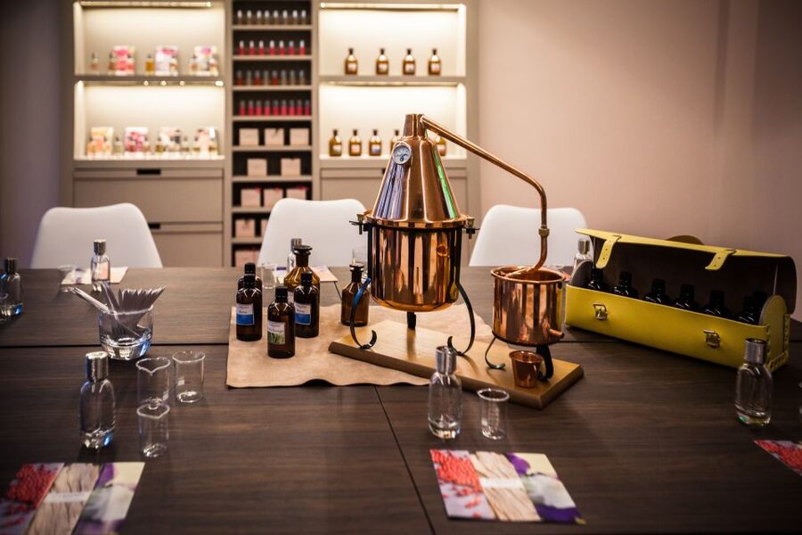 Paris: 2-Hour Perfume Creation Workshop - How your host guides the mix (and why English instruction matters)