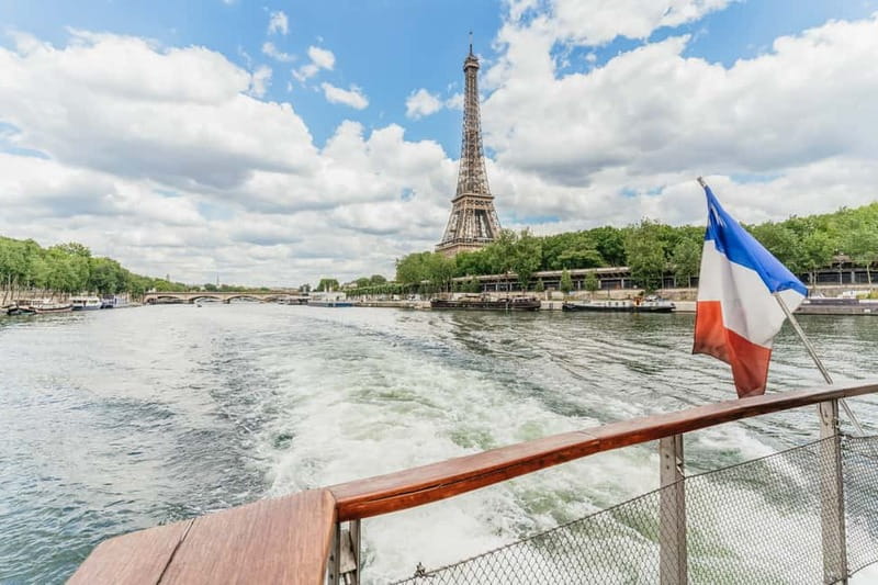 Paris: 2-Hour River Seine Lunch Cruise with 3-course-menu - Boarding at Port de la Bourdonnais, right under the Eiffel Tower