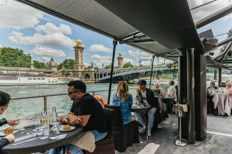 Paris: 2-Hour River Seine Lunch Cruise with 3-course-menu - Service and the cruise rhythm: lunch stays in control