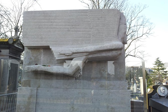 Paris 2-Hour Small Group Tour of Pere Lachaise Cemetery - Your guide makes a huge cemetery make sense
