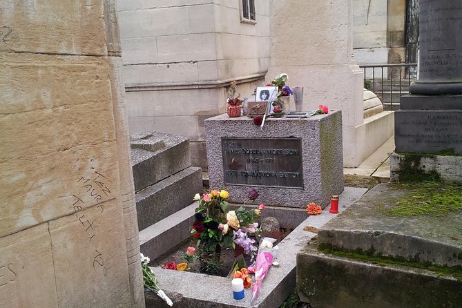 Paris 2-Hour Small Group Tour of Pere Lachaise Cemetery - Stop at Père-Lachaise: the icons most people come to see